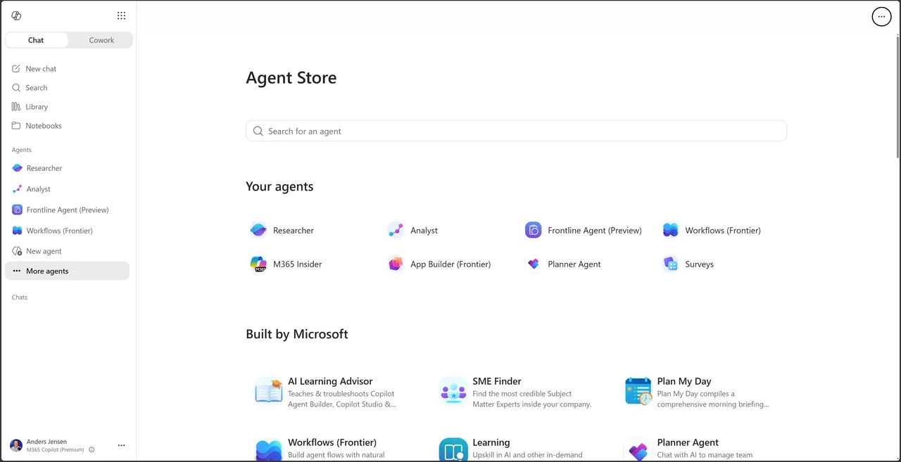 Agent Store i Microsoft 365 Copilot med brugerens tilgængelige agenter som Researcher og Analyst